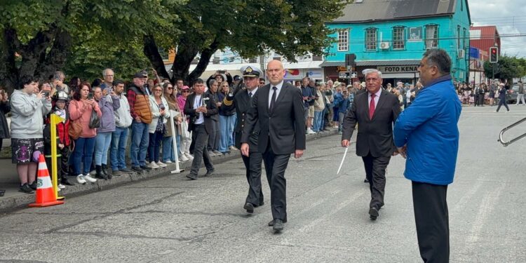 Castro celebró sus 459° años con impecable desfile comunal