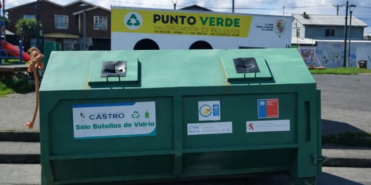 Castro avanza hacia una comuna más sustentable con reciclaje de vidrio en los barrios