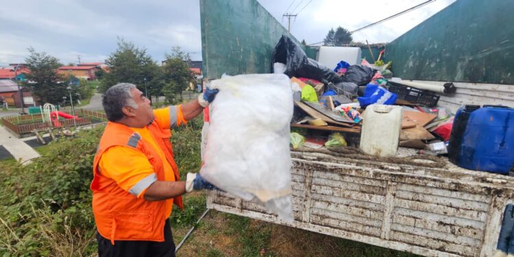 Realizan operativo para erradicar asentamiento informal en ladera de sector Altos de Gamboa