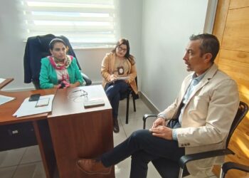 Municipio y PDI coordinan talleres para prevenir estafas telefónicas en Castro