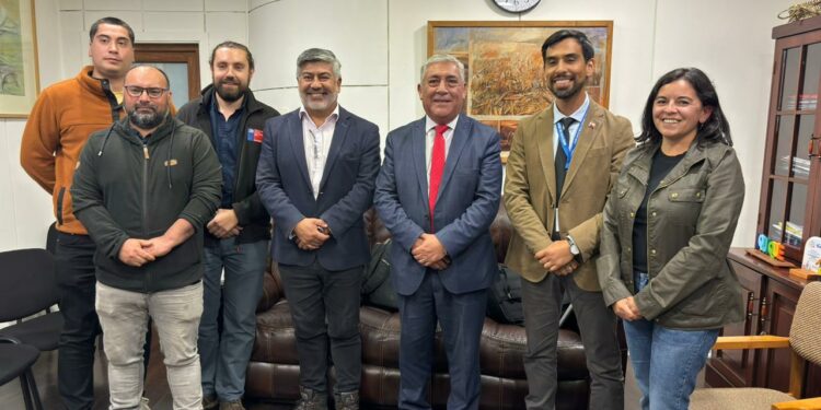 Alcalde de Castro plantea necesidades de infraestructura a Seremi del MOP