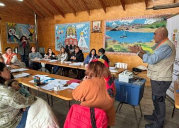 Mujeres que construyen autonomía: exitoso taller de gasfitería en Castro