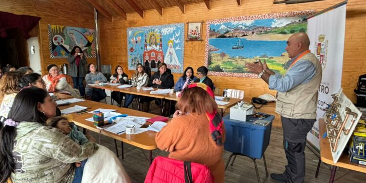 Mujeres que construyen autonomía: exitoso taller de gasfitería en Castro
