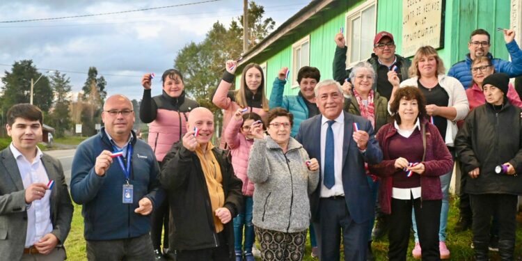 Castro inaugura 18 nuevas luminarias en Quilquico y Puacura para reforzar seguridad en sectores rurales