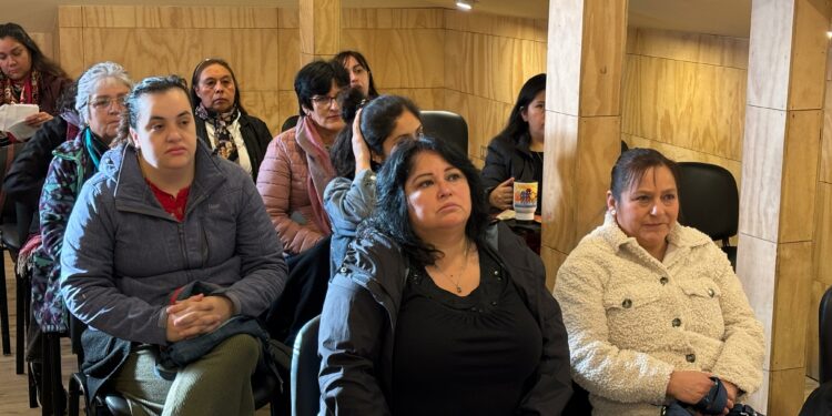 Mujeres de Castro se preparan para impulsar sus emprendimientos