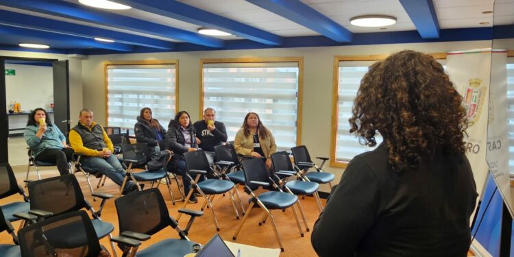 Emprendedores se capacitan en modelo de negocios y video Pitch en Castro