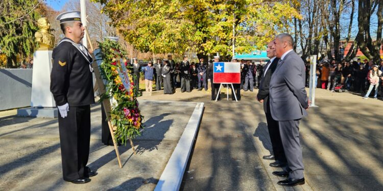 Castro: Armada rindió homenaje a los héroes de Iquique acompañada de sol y numeroso público