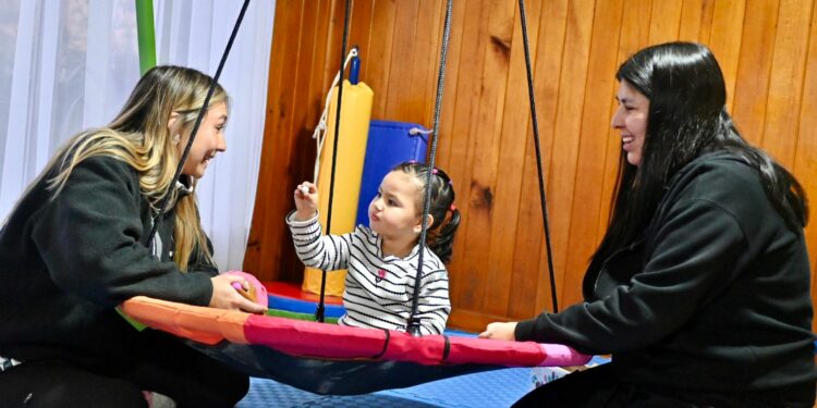 Sala Inclusiva de la Municipalidad de Castro ya ha brindado acceso a terapia a más de 80 usuarios durante 2026
