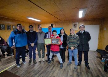 Concejo Municipal de Castro reconoce a Camilo Burgos Schneider por sus destacados logros deportivos e inspirador ejemplo de inclusión