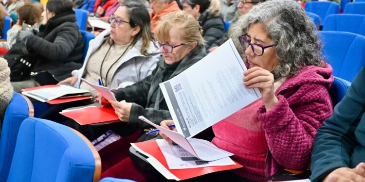 Más de 100 líderes vecinales participaron en la primera edición del Programa de Fortalecimiento Dirigencial 2026 en Castro