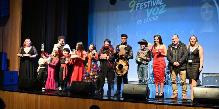 Más de 35 jóvenes talentos dieron vida a una exitosa novena versión del Festival de la Voz de Castro