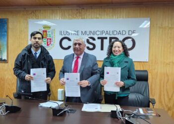 Municipalidad de Castro y DOP firman importante convenio para impulsar emblemáticas obras de borde costero