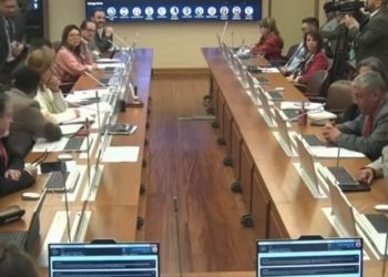Castro refuerza gestiones ante el Congreso para asegurar financiamiento del nuevo CESFAM René Tapia