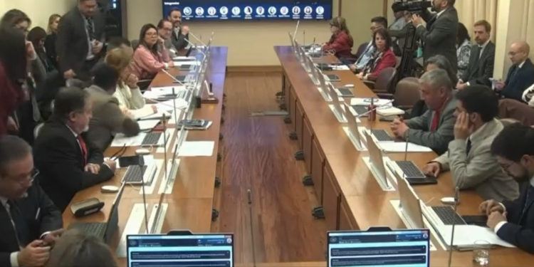 Castro refuerza gestiones ante el Congreso para asegurar financiamiento del nuevo CESFAM René Tapia