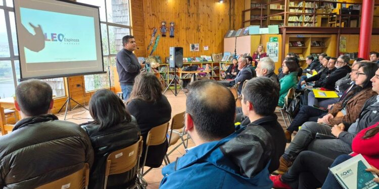 Castro realiza jornada de análisis ante eventual traspaso de Salud Municipal