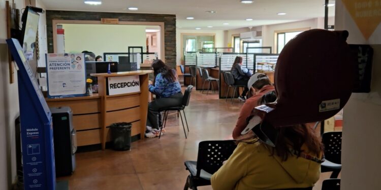 Municipalidad de Castro incorpora vale de gas anual a su oferta de beneficios sociales