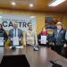 Municipalidad de Castro formaliza comodato de máquina fabricadora de hielo para fortalecer pescadería de Feria José Sandoval