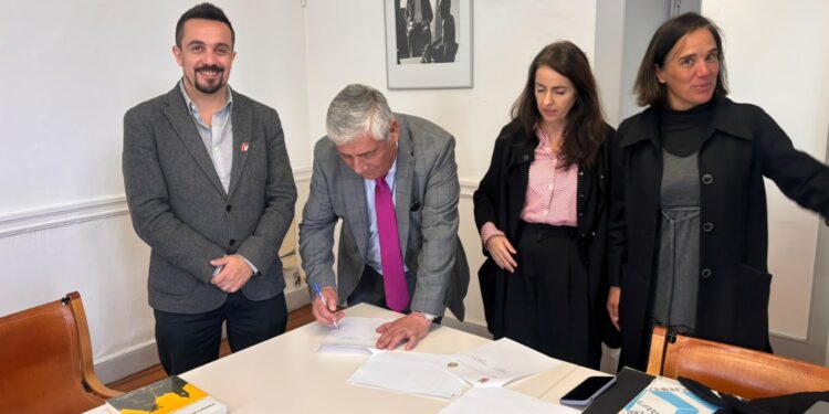Castro firma convenio para fortalecer el patrimonio y avanzar en un futuro proyecto de jardín botánico