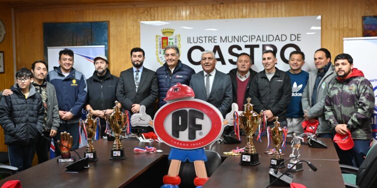 Castro lanzó la XXI Copa PF Alimentos que reunirá a 12 equipos escolares de Chiloé