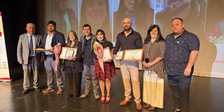 Atención Primaria de Salud de Castro rindió emotivo homenaje a funcionarios por sus años de servicio y a quienes culminan su trayectoria laboral
