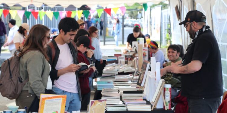 Feria del Libro de Castro cerró cuatro jornadas con literatura, música y encuentros culturales